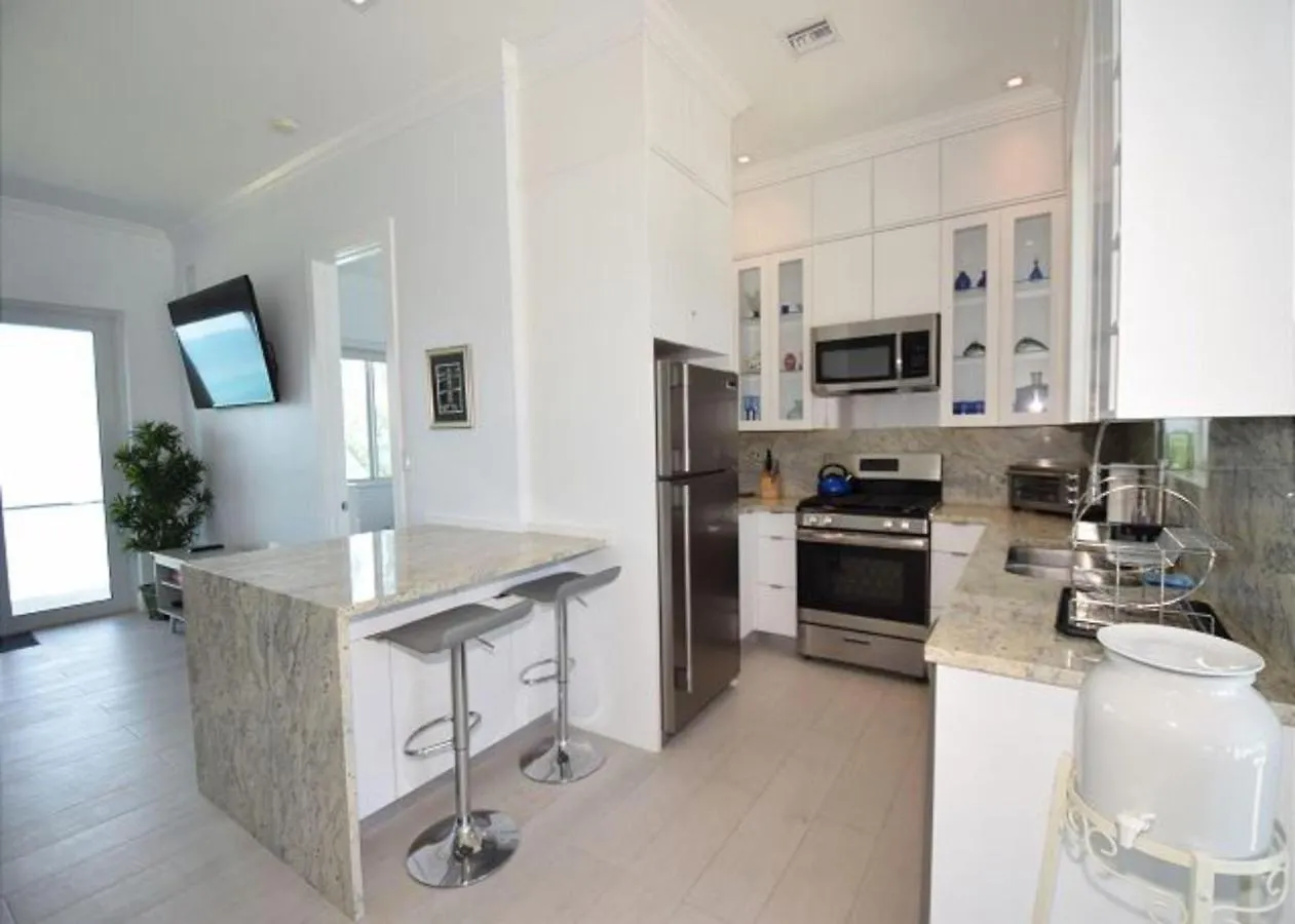 Дом отдыха Cupid'S Way By Eleuthera Vacation Rentals Говернорс-Харбор